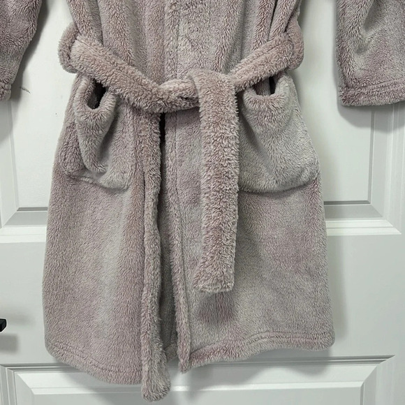 Baby&Child Restoration Hardware Girls violet bathrobe size 6-7 yrs - Picture 4 of 7